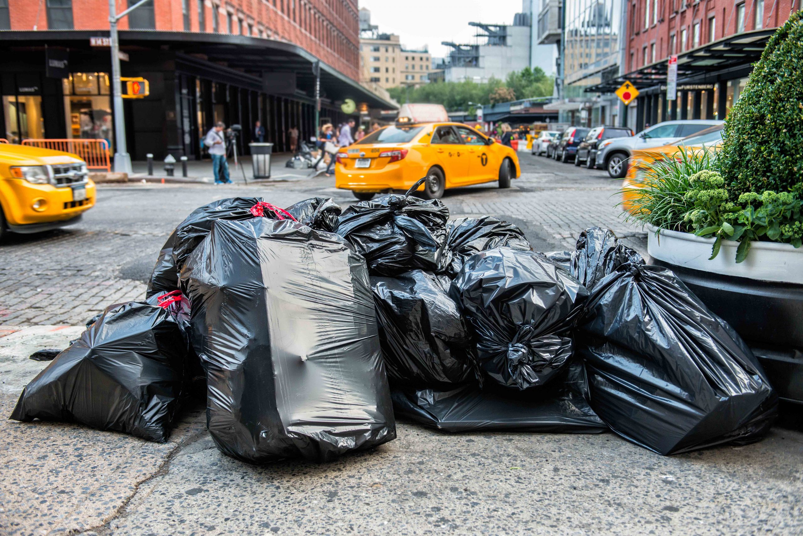 How to Select Garbage Bags for Efficient Hotel Waste Management